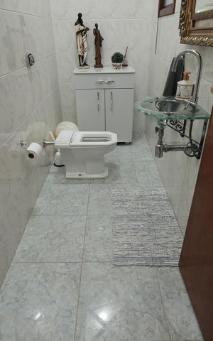 Casa à venda com 275m², 4 quartos e 4 vagasBanheiro Social