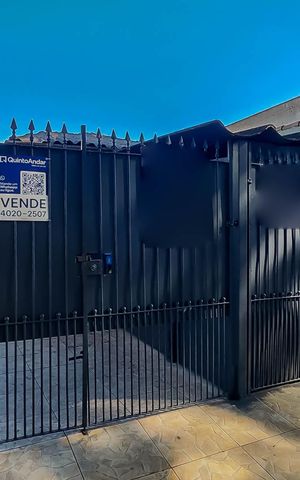 Casa à venda com 140m², 5 quartos e 2 vagasFachada