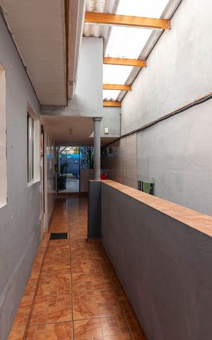 Casa à venda com 140m², 5 quartos e 2 vagasCorredor