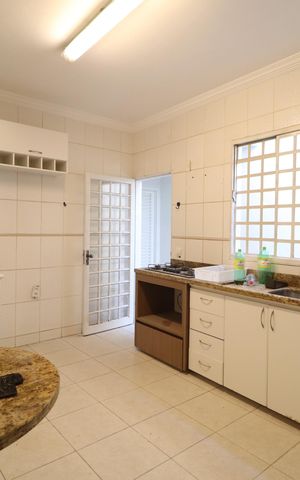 Casa para alugar com 200m², 4 quartos e 2 vagasCozinha