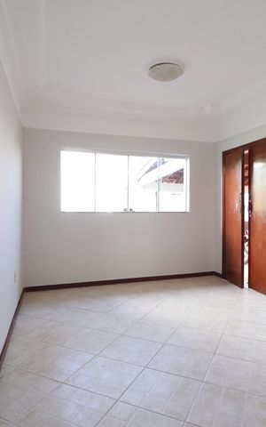 Casa para alugar com 200m², 4 quartos e 2 vagasSala