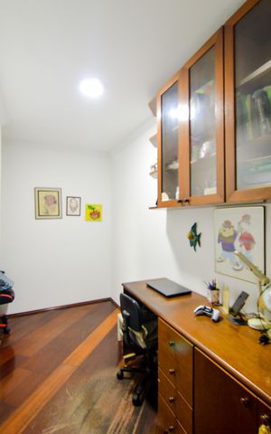 Casa à venda com 242m², 5 quartos e 2 vagasQuarto 3 