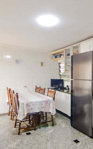 Casa à venda com 242m², 5 quartos e 2 vagasCozinha 