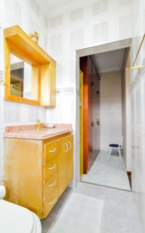 Casa à venda com 242m², 5 quartos e 2 vagasBanheiro da Suíte 