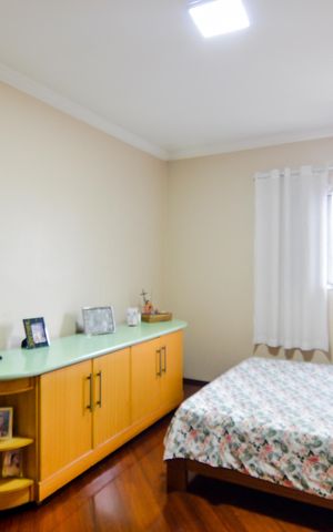 Casa à venda com 242m², 5 quartos e 2 vagasQuarto 1 - Suíte 