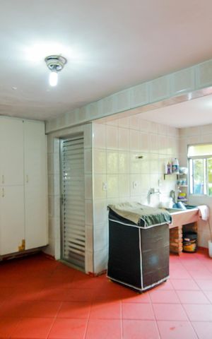 Casa à venda com 242m², 5 quartos e 2 vagasÁrea de Serviço