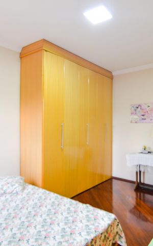 Casa à venda com 242m², 5 quartos e 2 vagasQuarto 1 - Suíte 