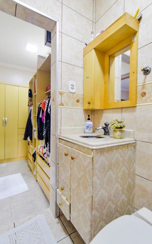 Casa à venda com 242m², 5 quartos e 2 vagasBanheiro da Suíte 