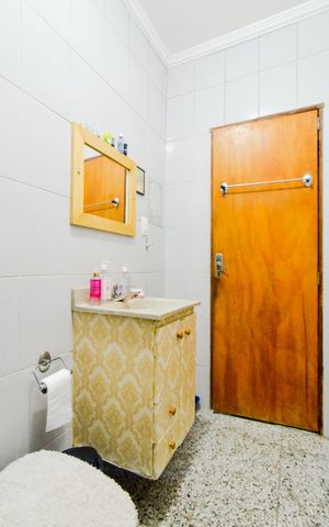 Casa à venda com 242m², 5 quartos e 2 vagasBanheiro Social 