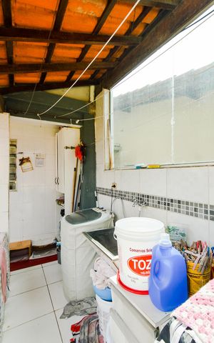 Casa à venda com 242m², 5 quartos e 2 vagasÁrea de Serviço