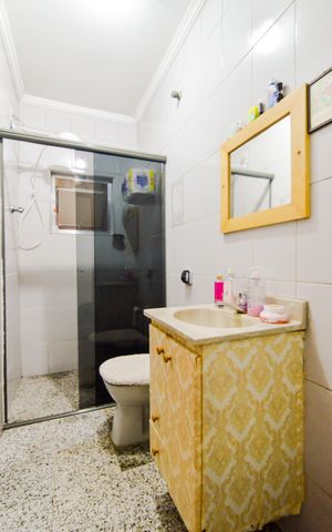 Casa à venda com 242m², 5 quartos e 2 vagasBanheiro Social 