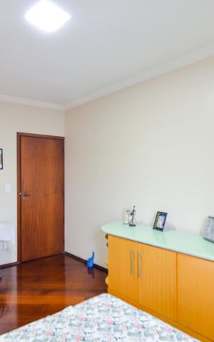 Casa à venda com 242m², 5 quartos e 2 vagasQuarto 1 - Suíte 