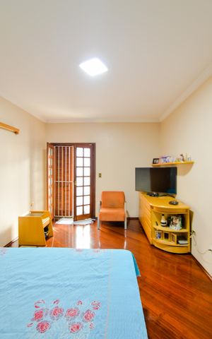 Casa à venda com 242m², 5 quartos e 2 vagasQuarto 5  - Suíte 