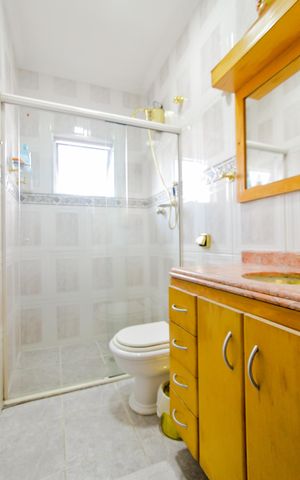 Casa à venda com 242m², 5 quartos e 2 vagasBanheiro da Suíte 