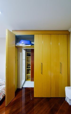 Casa à venda com 242m², 5 quartos e 2 vagasCloset