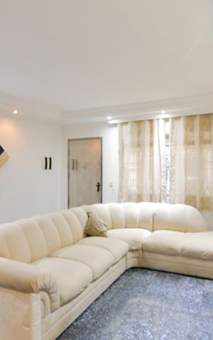 Casa à venda com 242m², 5 quartos e 2 vagasSala
