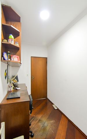 Casa à venda com 242m², 5 quartos e 2 vagasQuarto 3 