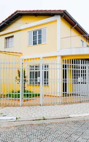 Casa à venda com 125m², 3 quartos e 2 vagasFachada