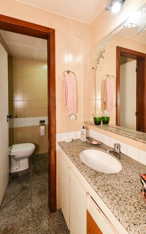 Apartamento à venda com 175m², 2 quartos e 2 vagas Apartamento à venda com 175m², 2 quartos e 2 vagasBanheiro