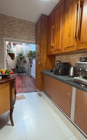 Casa à venda com 333m², 4 quartos e 5 vagas Casa à venda com 333m², 4 quartos e 5 vagasCozinha