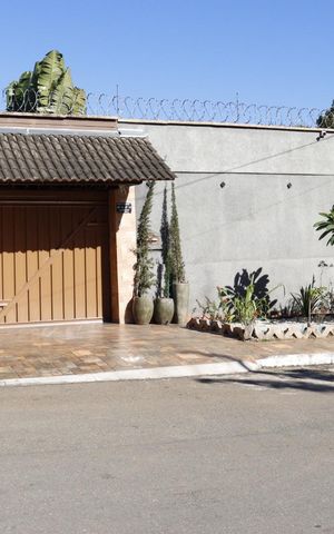 Casa à venda com 333m², 4 quartos e 5 vagasFachada