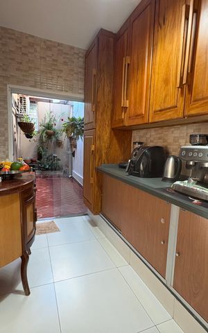 Casa à venda com 333m², 4 quartos e 5 vagas Casa à venda com 333m², 4 quartos e 5 vagasCozinha