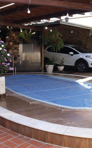 Casa à venda com 333m², 4 quartos e 5 vagasArea Externa