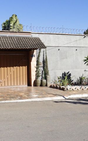 Casa à venda com 333m², 4 quartos e 5 vagasFachada
