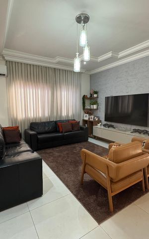 Casa à venda com 333m², 4 quartos e 5 vagas Casa à venda com 333m², 4 quartos e 5 vagasSala