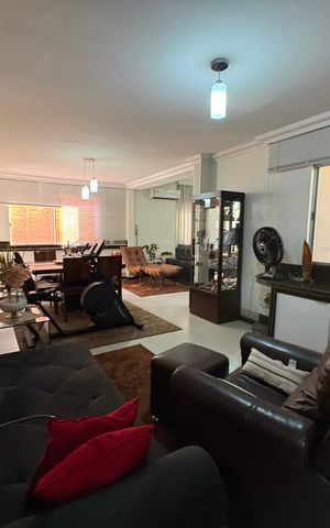 Casa à venda com 333m², 4 quartos e 5 vagas Casa à venda com 333m², 4 quartos e 5 vagasSala