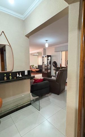 Casa à venda com 333m², 4 quartos e 5 vagas Casa à venda com 333m², 4 quartos e 5 vagasCorredor