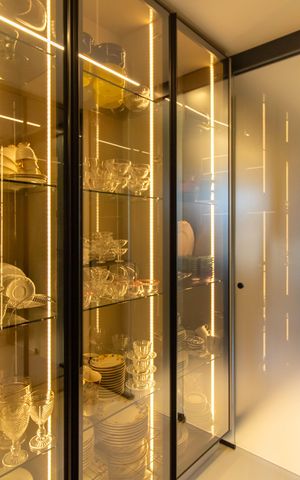 Apartamento à venda com 165m², 2 quartos e 3 vagas Apartamento à venda com 165m², 2 quartos e 3 vagasCozinha