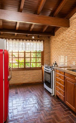 Casa para alugar com 340m², 4 quartos e 5 vagas Casa para alugar com 340m², 4 quartos e 5 vagasCozinha