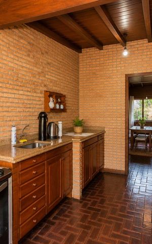 Casa para alugar com 340m², 4 quartos e 5 vagas Casa para alugar com 340m², 4 quartos e 5 vagasCozinha
