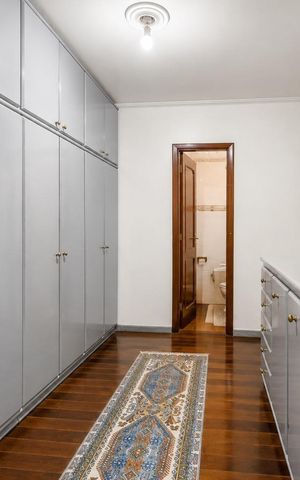 Casa para alugar com 340m², 4 quartos e 5 vagas Casa para alugar com 340m², 4 quartos e 5 vagasCorredor