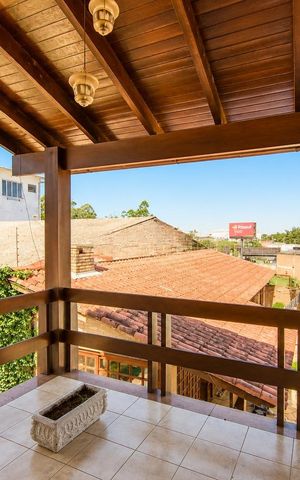 Casa para alugar com 340m², 4 quartos e 5 vagas Casa para alugar com 340m², 4 quartos e 5 vagasÁrea externa