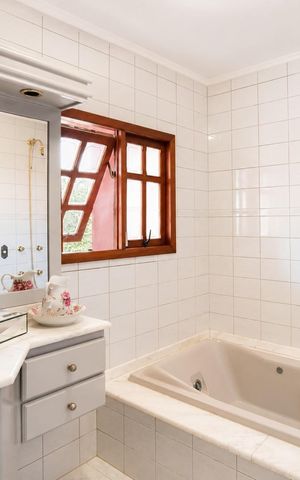 Casa para alugar com 340m², 4 quartos e 5 vagas Casa para alugar com 340m², 4 quartos e 5 vagasBanheiro 2