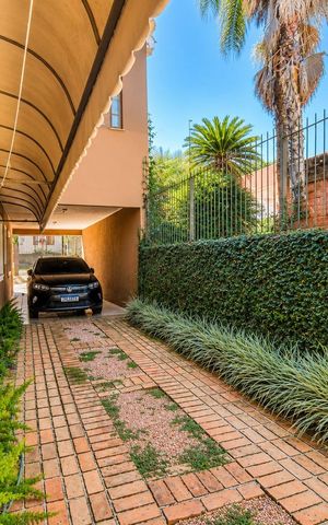 Casa para alugar com 340m², 4 quartos e 5 vagas Casa para alugar com 340m², 4 quartos e 5 vagasÁrea externa