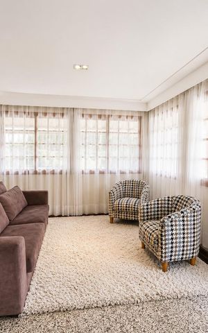 Casa para alugar com 340m², 4 quartos e 5 vagas Casa para alugar com 340m², 4 quartos e 5 vagasSala