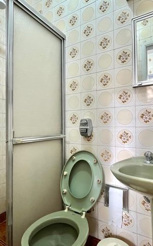 Casa para alugar com 300m², 3 quartos e 1 vaga Casa para alugar com 300m², 3 quartos e 1 vagaBanheiro de serviço