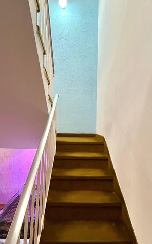 Casa para alugar com 300m², 3 quartos e 1 vaga Casa para alugar com 300m², 3 quartos e 1 vagaEscada