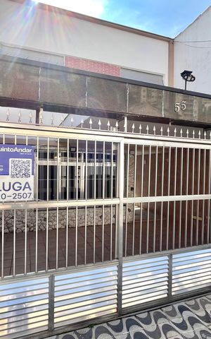 Casa para alugar com 300m², 3 quartos e 1 vaga Casa para alugar com 300m², 3 quartos e 1 vagaFachada