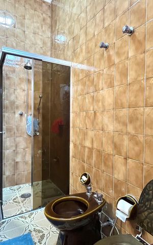 Casa para alugar com 300m², 3 quartos e 1 vaga Casa para alugar com 300m², 3 quartos e 1 vagaBanheiro