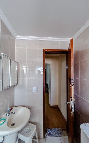 Casa à venda com 150m², 4 quartos e 1 vagaBanheiro