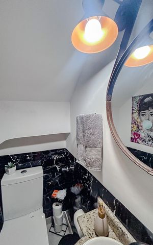 Casa à venda com 138m², 3 quartos e 2 vagasLavabo
