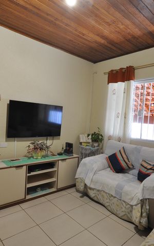 Casa à venda com 102m², 2 quartos e 1 vagaSala