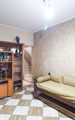 Casa à venda com 293m², 4 quartos e 7 vagas Casa à venda com 293m², 4 quartos e 7 vagasSala