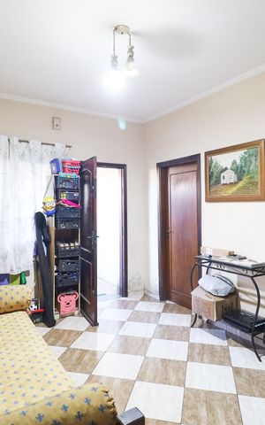 Casa à venda com 293m², 4 quartos e 7 vagas Casa à venda com 293m², 4 quartos e 7 vagasSala
