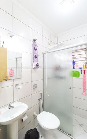 Casa à venda com 293m², 4 quartos e 7 vagas Casa à venda com 293m², 4 quartos e 7 vagasSuíte - Banheiro