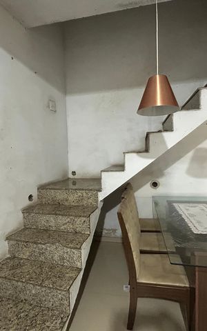 Casa para alugar com 120m², 2 quartos e sem vagaEscada
